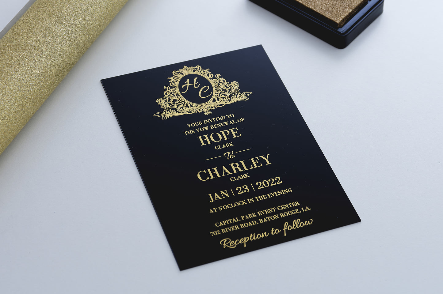 Gylden sort akryl invitation