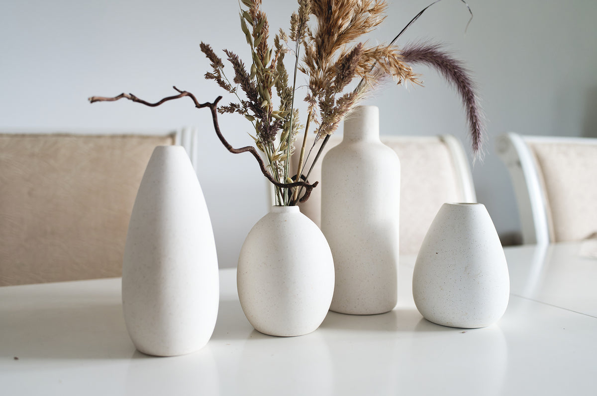 White bud vases set