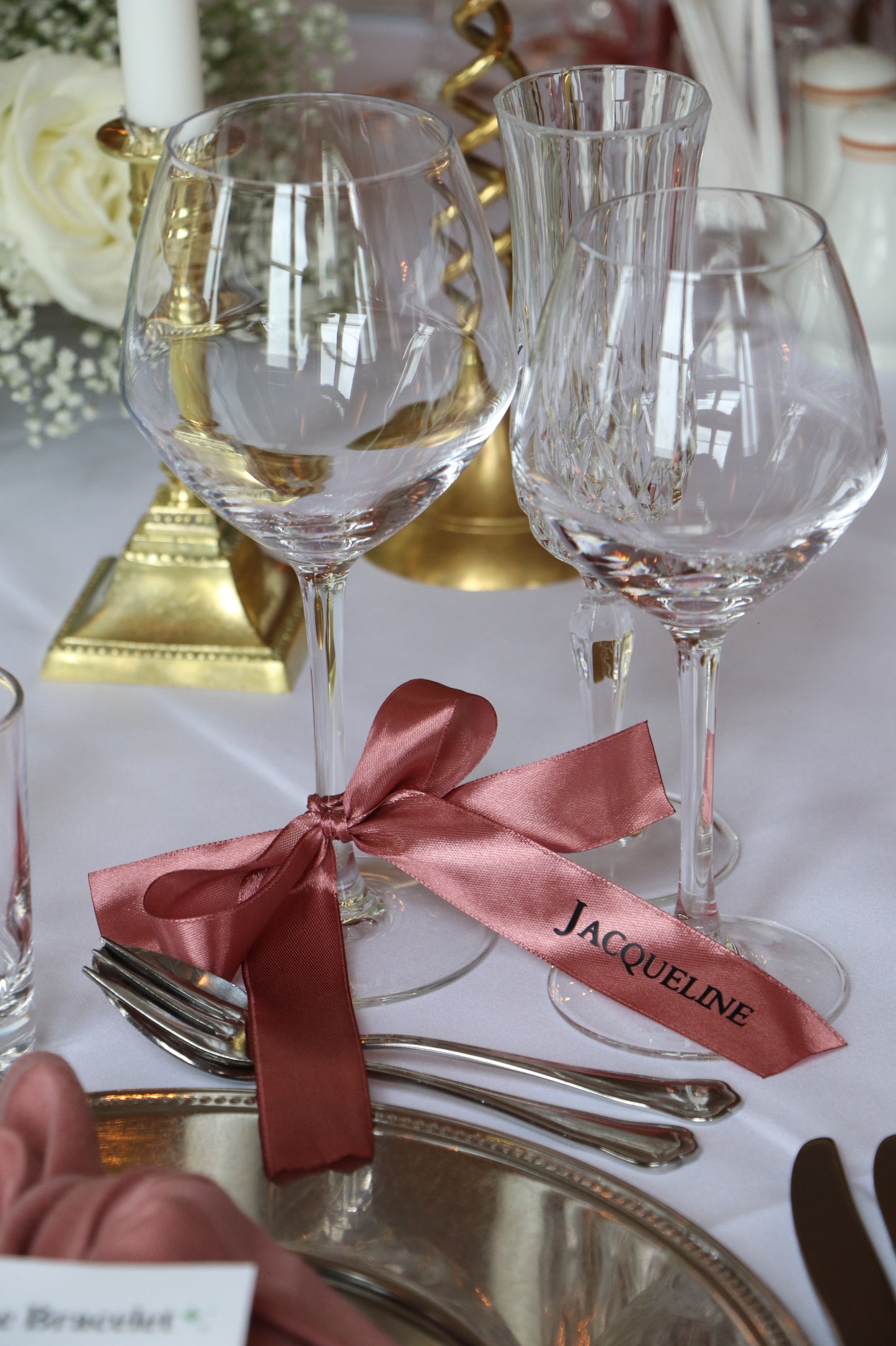 Navneskilte i satinbånd