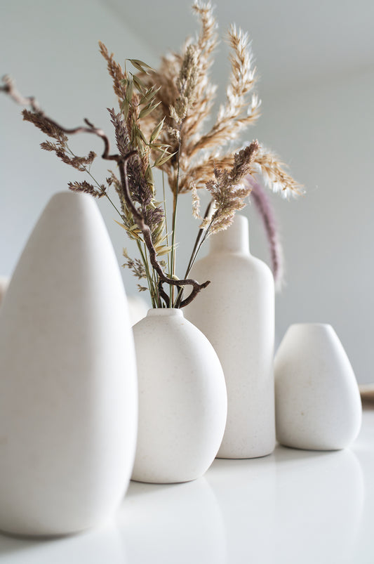 White bud vases set