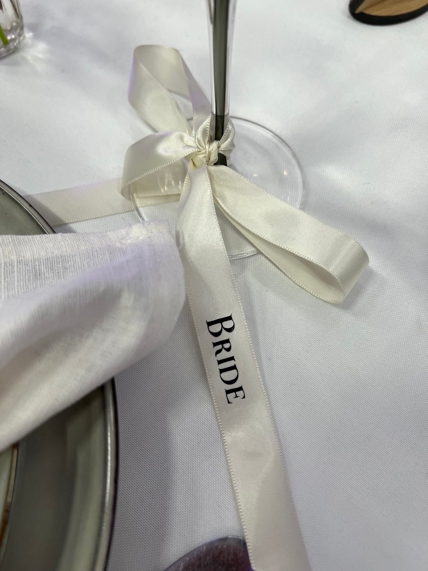 Navneskilte i satinbånd