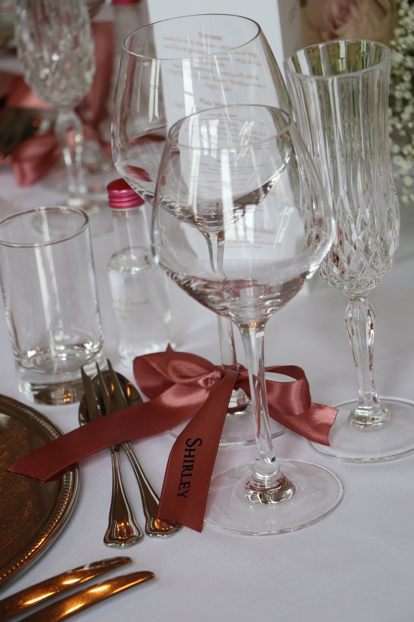 Navneskilte i satinbånd