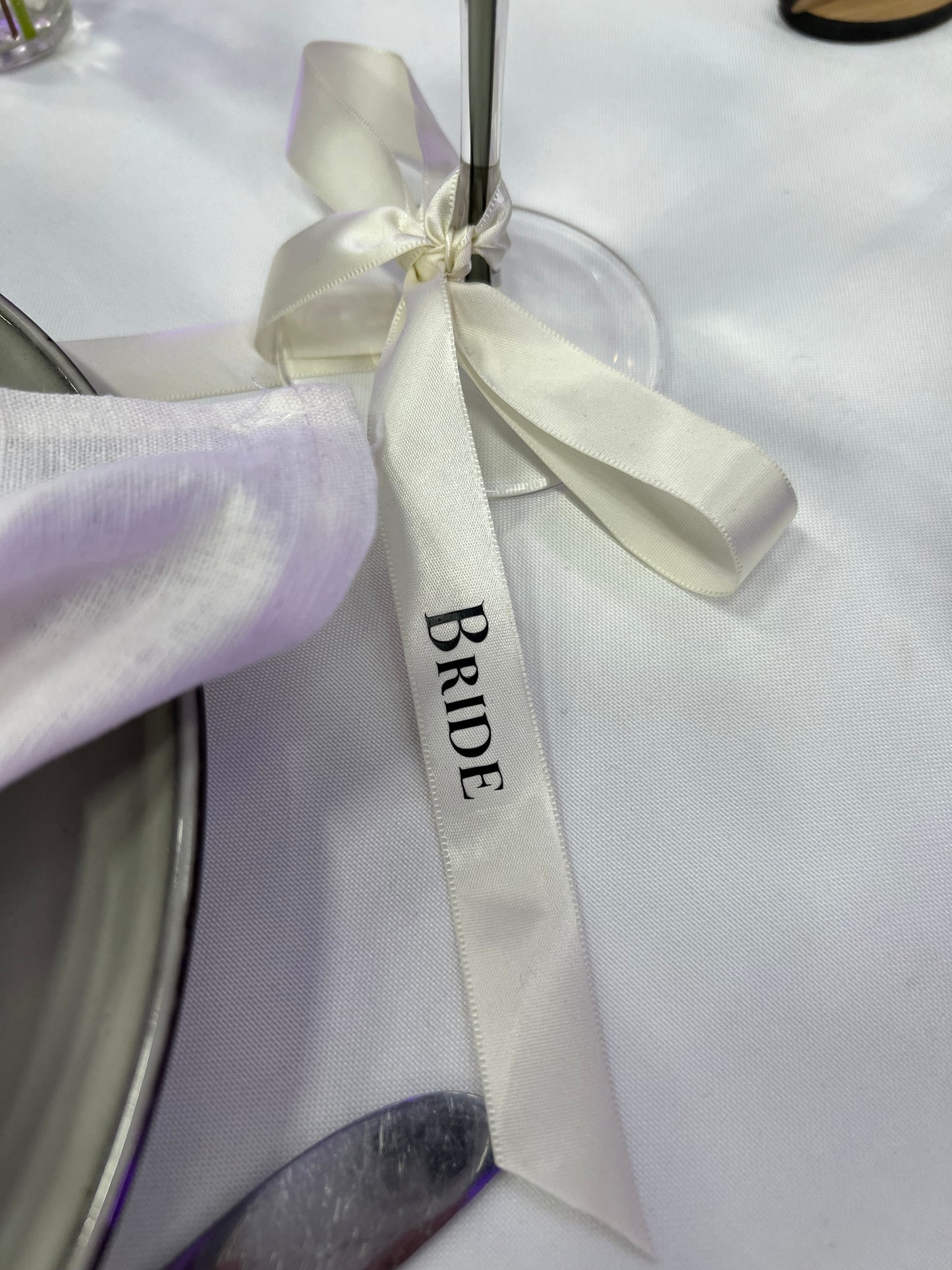 Navneskilte i satinbånd